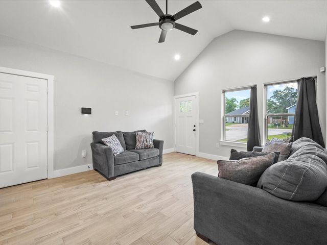 16322 Crockett Martin Estates Drive, Conroe, TX 77306