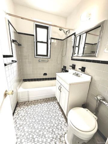 141-05 Pershing Crescent B7, Briarwood, NY 11435