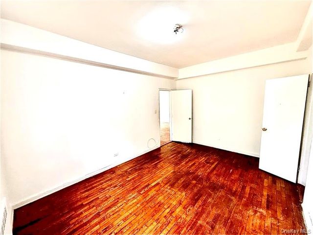 141-05 Pershing Crescent B7, Briarwood, NY 11435