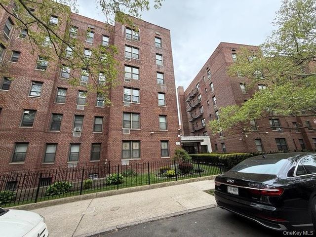 141-05 Pershing Crescent B7, Briarwood, NY 11435