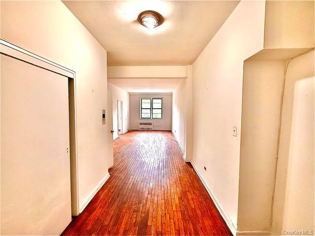 141-05 Pershing Crescent B7, Briarwood, NY 11435