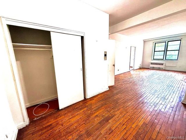 141-05 Pershing Crescent B7, Briarwood, NY 11435