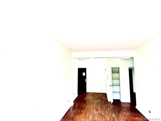 141-05 Pershing Crescent B7, Briarwood, NY 11435