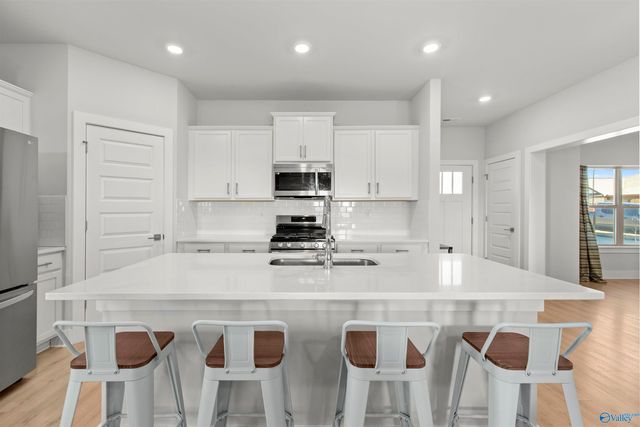 12592 Whitcomb Circle, Athens, AL 35613