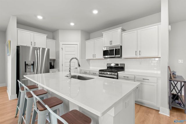 12592 Whitcomb Circle, Athens, AL 35613