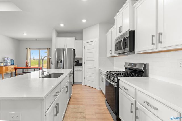 12592 Whitcomb Circle, Athens, AL 35613