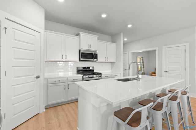 12592 Whitcomb Circle, Athens, AL 35613