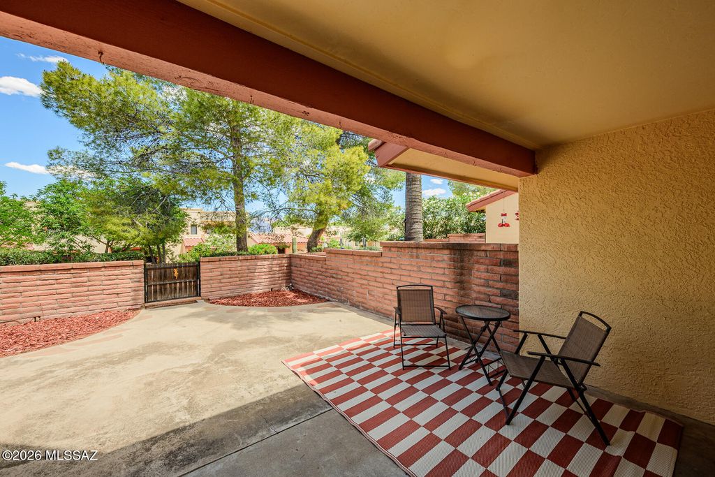 10127 E Arizmo Street, Tucson, AZ 85748