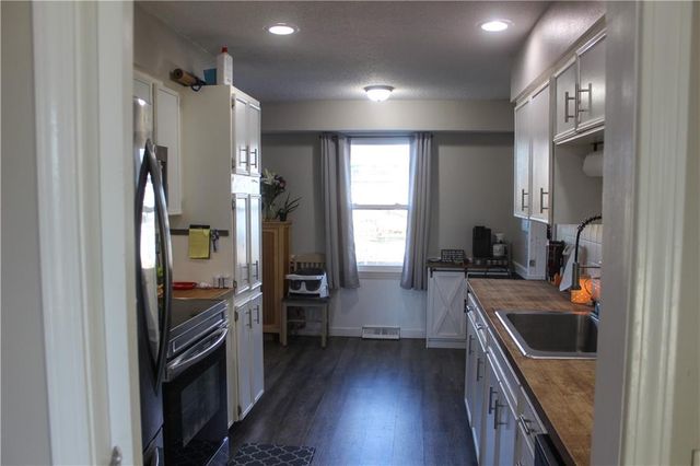 818 Sycamore Street, Lacygne, KS 66040