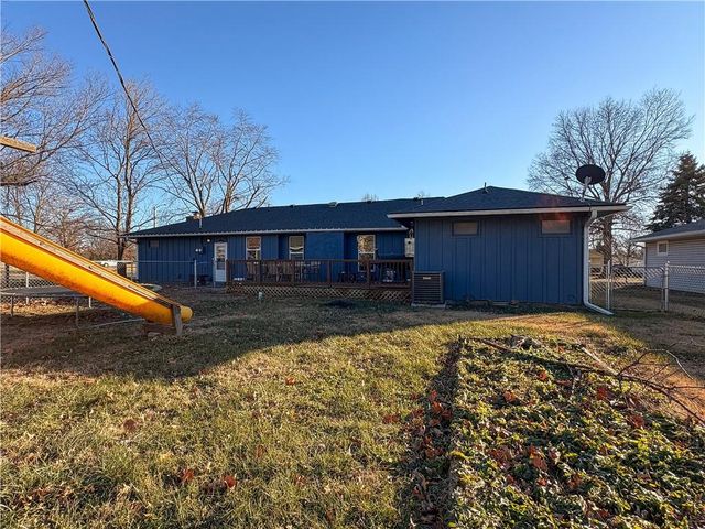 818 Sycamore Street, Lacygne, KS 66040