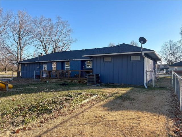 818 Sycamore Street, Lacygne, KS 66040