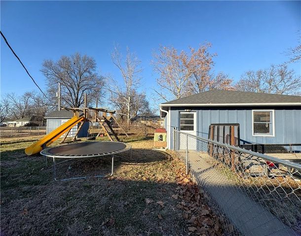 818 Sycamore Street, Lacygne, KS 66040