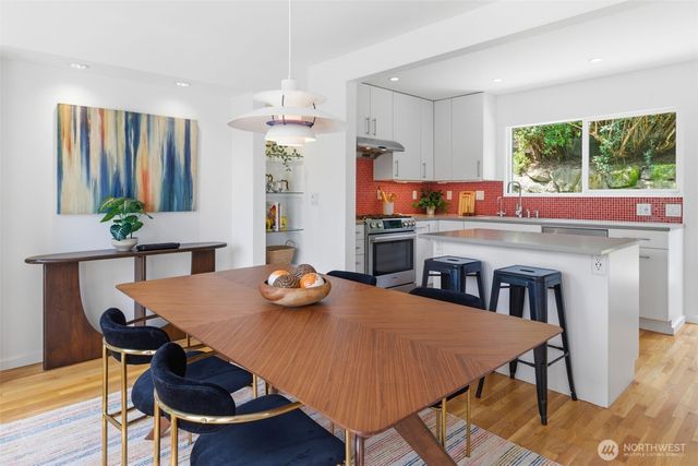 10215 Waters Avenue S, Seattle, WA 98178