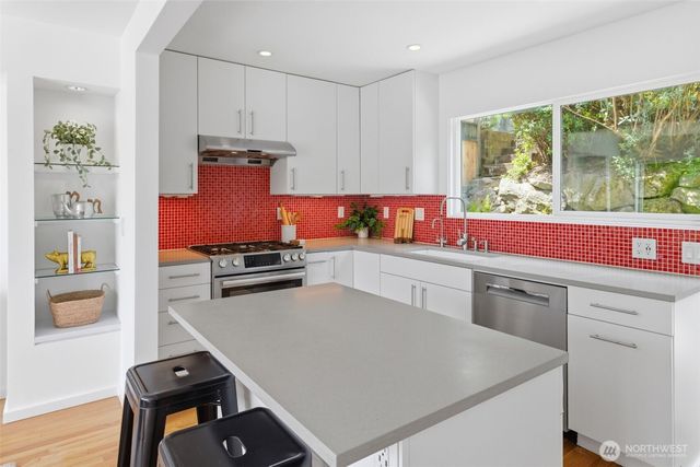 10215 Waters Avenue S, Seattle, WA 98178
