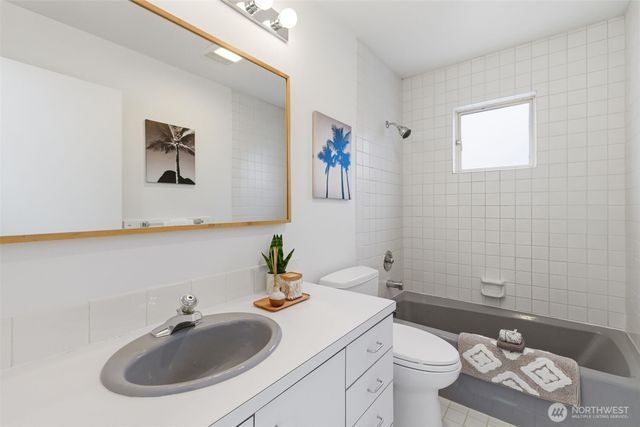 10215 Waters Avenue S, Seattle, WA 98178