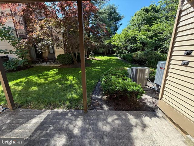 402-A CYPRESS POINT CIR, Mount Laurel, NJ 08054