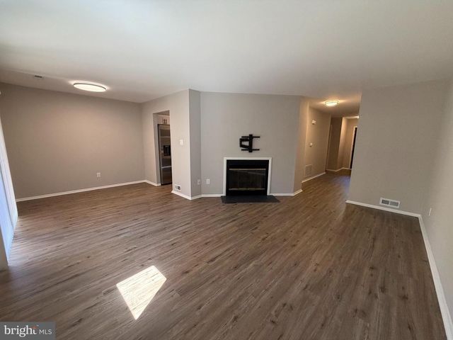 402-A CYPRESS POINT CIR, Mount Laurel, NJ 08054
