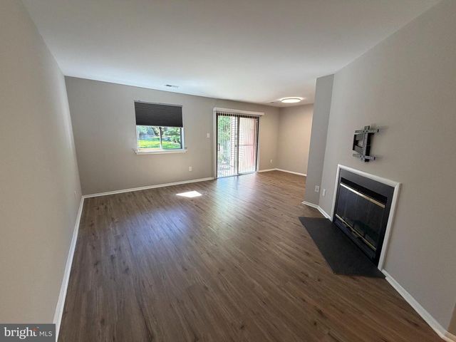 402-A CYPRESS POINT CIR, Mount Laurel, NJ 08054