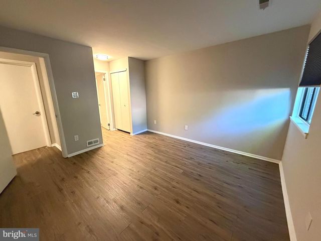402-A CYPRESS POINT CIR, Mount Laurel, NJ 08054