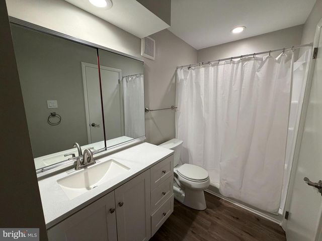 402-A CYPRESS POINT CIR, Mount Laurel, NJ 08054