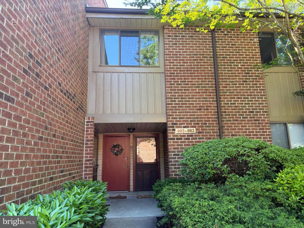 402-A CYPRESS POINT CIR, Mount Laurel, NJ 08054
