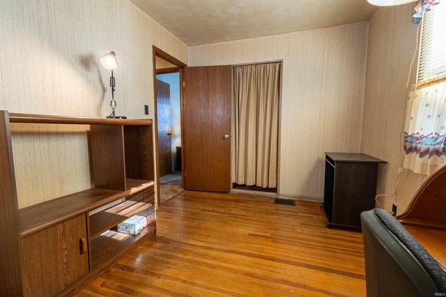 921 Geyer Avenue, Mishawaka, IN 46544