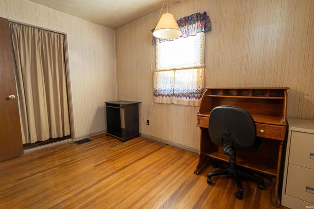 921 Geyer Avenue, Mishawaka, IN 46544