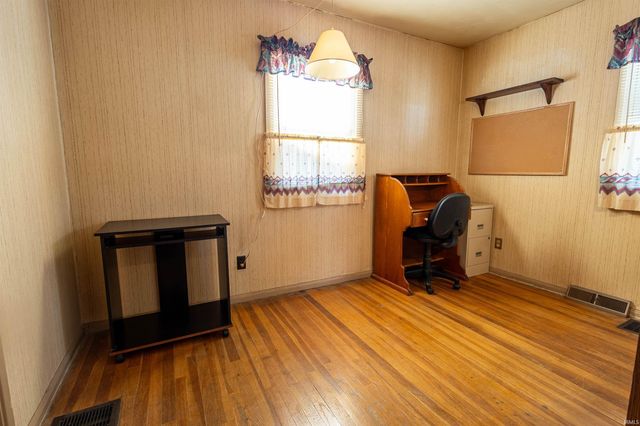 921 Geyer Avenue, Mishawaka, IN 46544