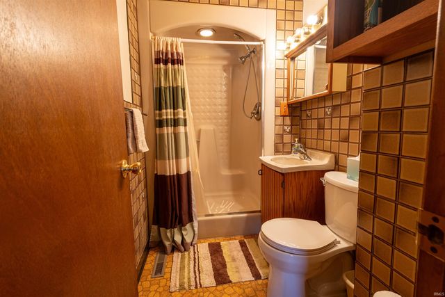 921 Geyer Avenue, Mishawaka, IN 46544