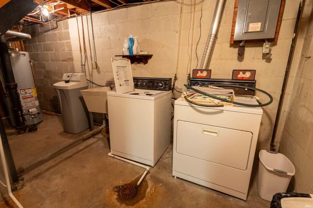 921 Geyer Avenue, Mishawaka, IN 46544