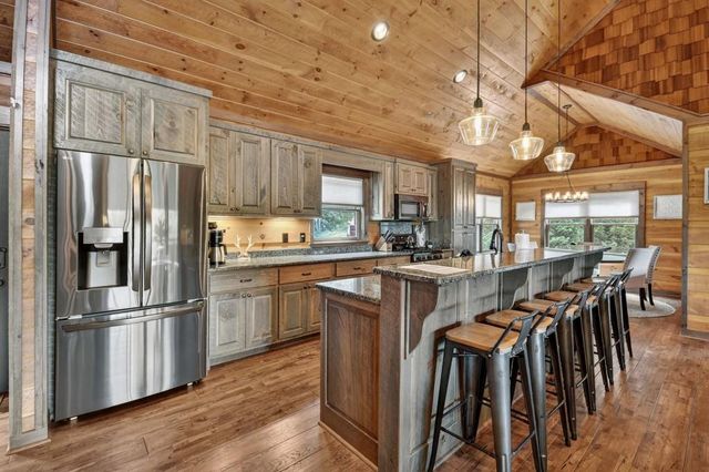 6 Pontoosuc Drive, Mineral Bluff, GA 30559