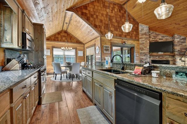 6 Pontoosuc Drive, Mineral Bluff, GA 30559