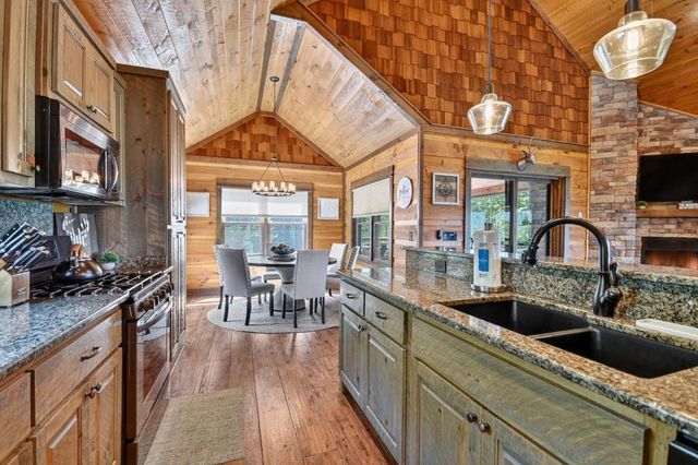 6 Pontoosuc Drive, Mineral Bluff, GA 30559