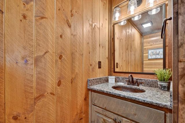 6 Pontoosuc Drive, Mineral Bluff, GA 30559