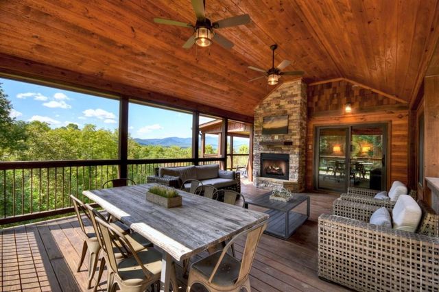 6 Pontoosuc Drive, Mineral Bluff, GA 30559