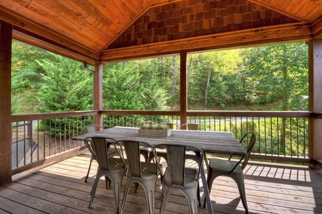 6 Pontoosuc Drive, Mineral Bluff, GA 30559