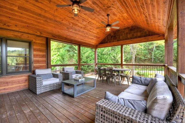 6 Pontoosuc Drive, Mineral Bluff, GA 30559