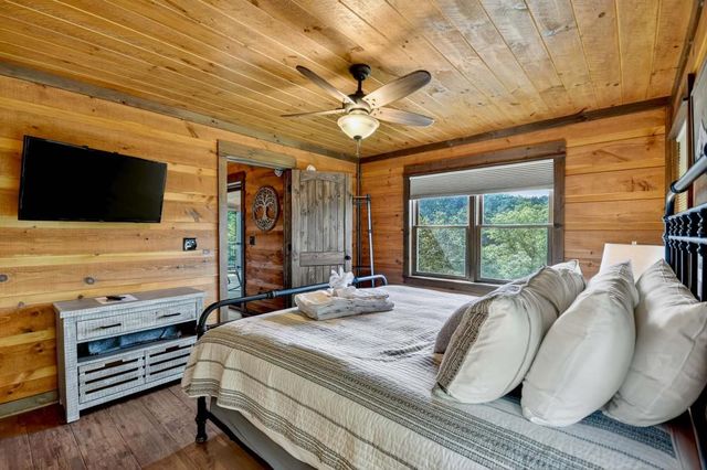 6 Pontoosuc Drive, Mineral Bluff, GA 30559