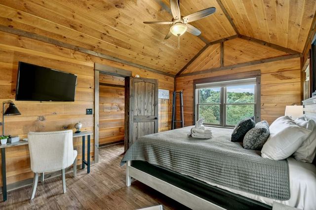 6 Pontoosuc Drive, Mineral Bluff, GA 30559