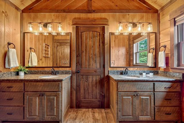 6 Pontoosuc Drive, Mineral Bluff, GA 30559