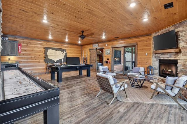 6 Pontoosuc Drive, Mineral Bluff, GA 30559