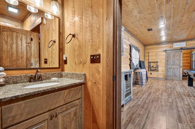 6 Pontoosuc Drive, Mineral Bluff, GA 30559