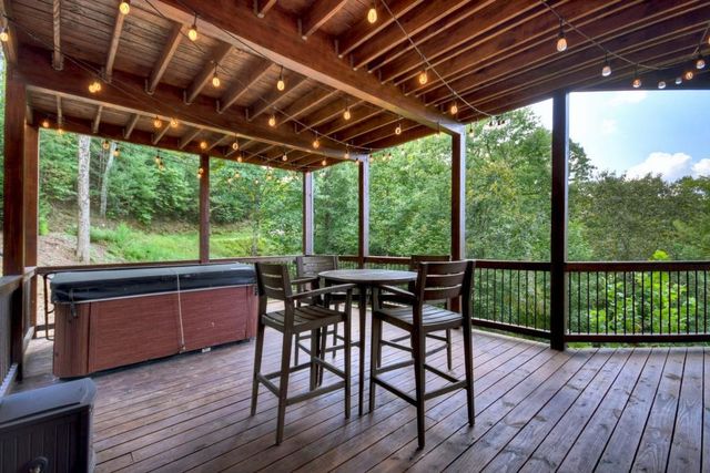 6 Pontoosuc Drive, Mineral Bluff, GA 30559