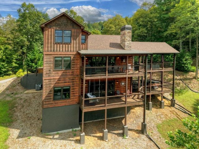 6 Pontoosuc Drive, Mineral Bluff, GA 30559