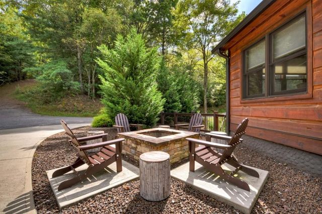 6 Pontoosuc Drive, Mineral Bluff, GA 30559