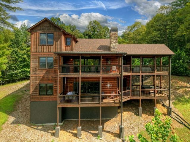 6 Pontoosuc Drive, Mineral Bluff, GA 30559