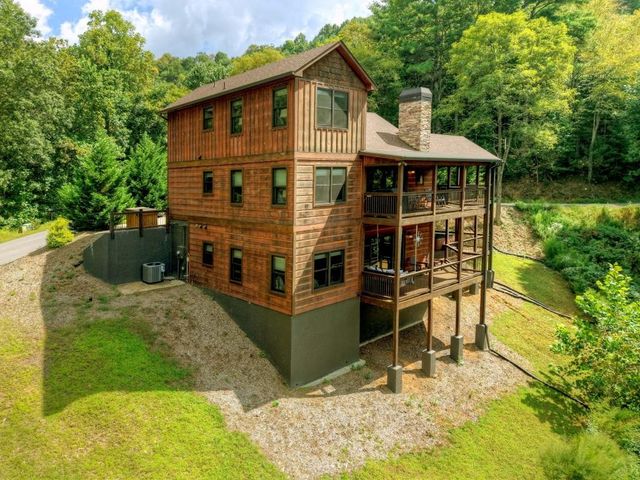 6 Pontoosuc Drive, Mineral Bluff, GA 30559