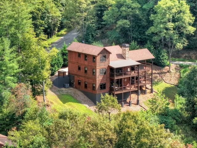 6 Pontoosuc Drive, Mineral Bluff, GA 30559