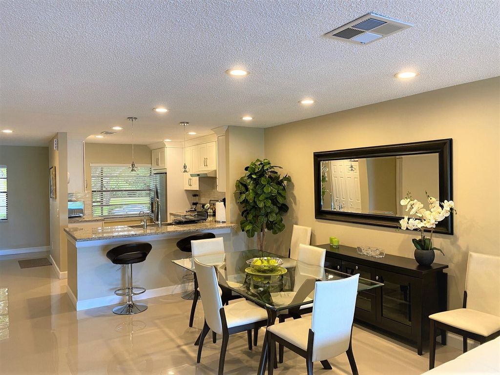 9285 Vista Del Lago 36f, Boca Raton, FL 33428