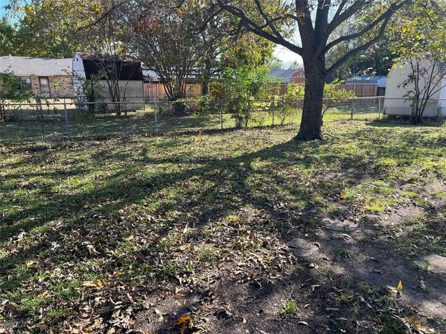 1113 S Idlewild Drive, Sherman, TX 75090